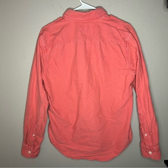 Abercrombie & Fitch button down top with pocket men’s size medium - Picture 2 of 3